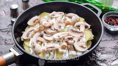 картофельная запеканка с фаршем на сковороде