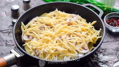 картофельная запеканка с фаршем на сковороде