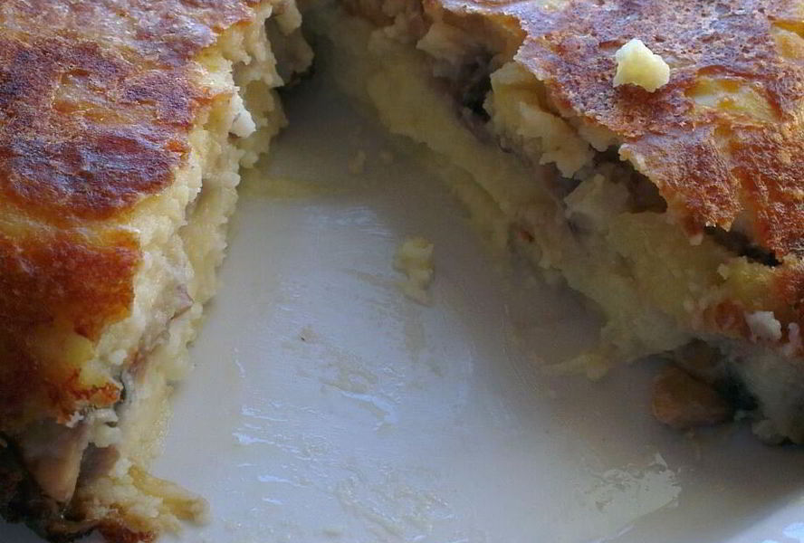 Картофельная запеканка с грибами в мультиварке