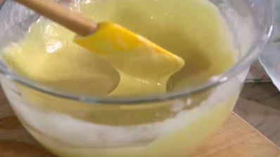 сливочная запеканка с яблоком и ежевикой