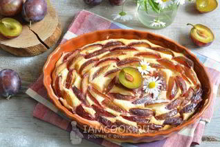 Творожная запеканка со сливами