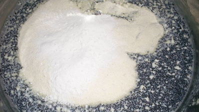 творожно-манная запеканка с маком и изюмом