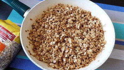 запеканка из овсяных хлопьев с яблоками и клюквой