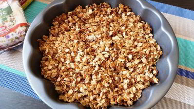 запеканка из овсяных хлопьев с яблоками и клюквой