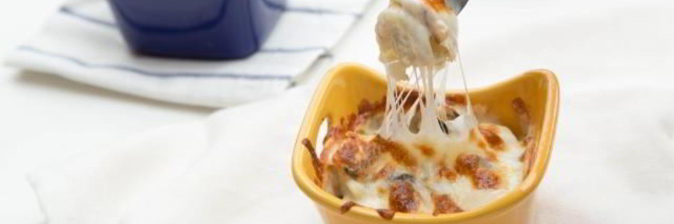 Запеканка из пельменей с сыром и грибами