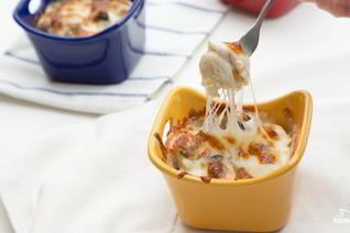 Запеканка из пельменей с сыром и грибами