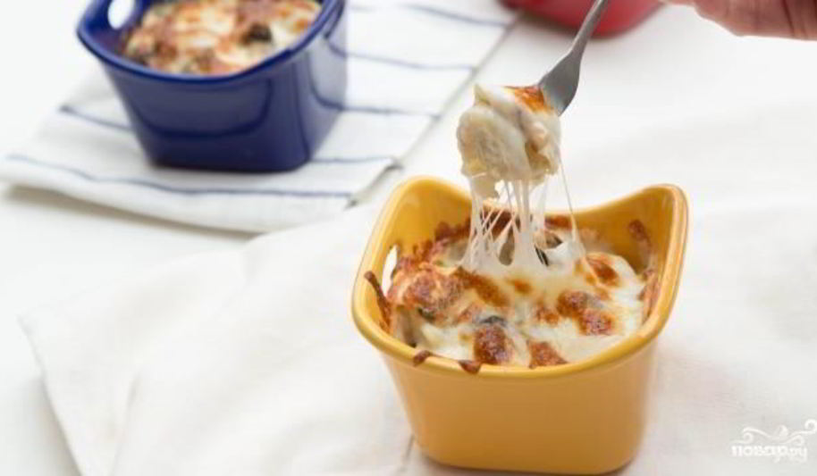 Рецепт запеканки из пельменей с сыром и грибами