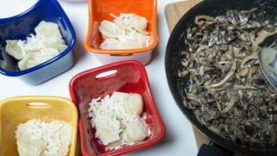 запеканка из пельменей с сыром и грибами