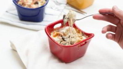 запеканка из пельменей с сыром и грибами