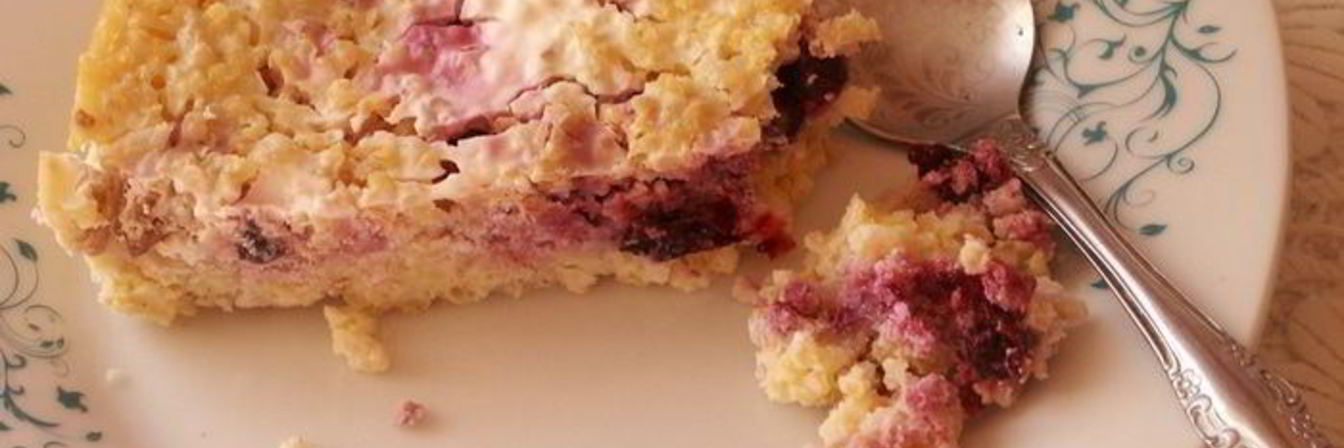 Запеканка из пшенки с ягодами и орехами