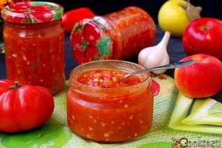 Аджика из помидоров и яблок