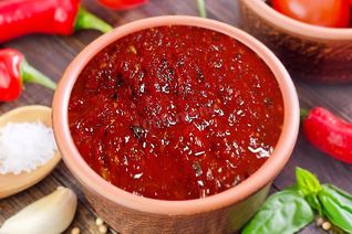 Аджика из слив острая