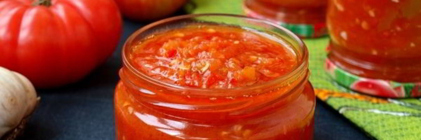 Аджика с яблоками и помидорами на зиму