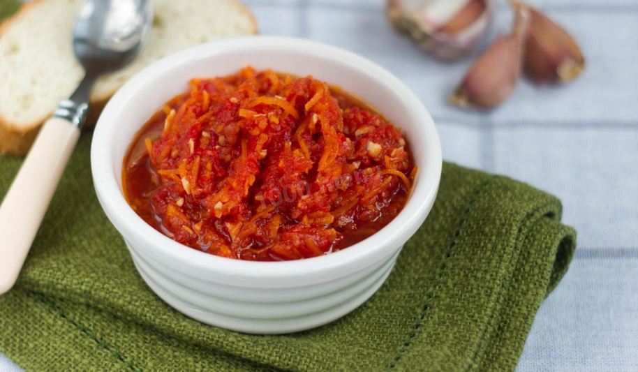 Рецепт аджики с яблоками и помидорами
