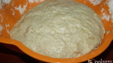 ароматный хлеб с цельнозерновой мукой и сухой кавказской аджикой ночного брожения