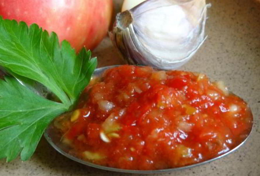 Домашняя аджика из кабачков с перцем