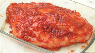 филе индейки запеченное в томатно-соевом соусе с аджикой