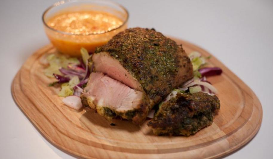 Рецепт хрустящего свиного бока с желтой аджикой