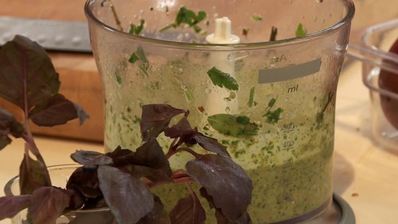 хрустящий свиной бок с желтой аджикой