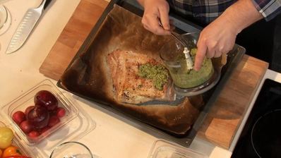 хрустящий свиной бок с желтой аджикой