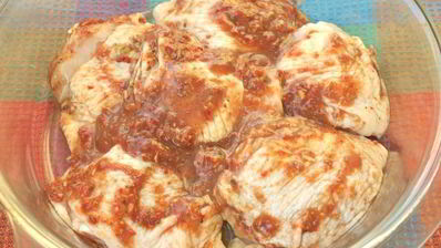 куриные бедрышки запеченные с аджикой