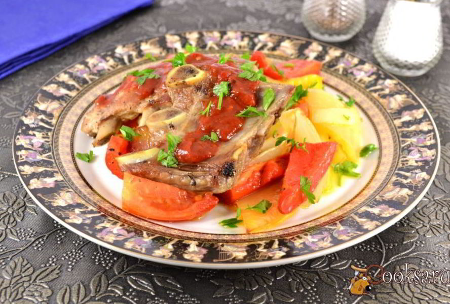 Обжаренные свиные ребрышки с аджикой и овощами Al Dente