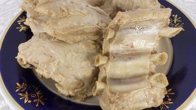 обжаренные свиные ребрышки с аджикой и овощами al dente