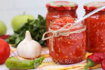 Острая аджика с яблоками на зиму