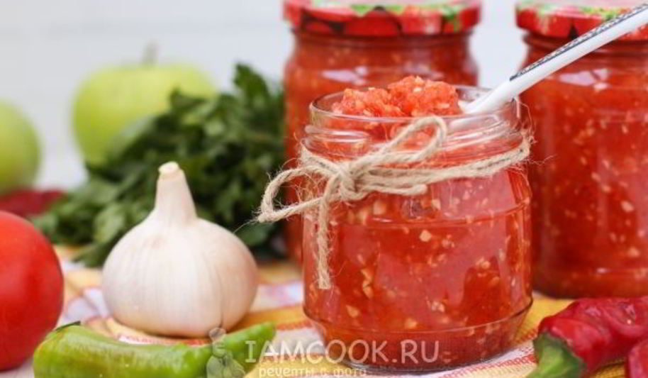Рецепт острой аджики с яблоками на зиму
