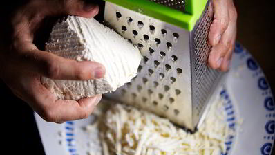 соленые сырники с аджикой