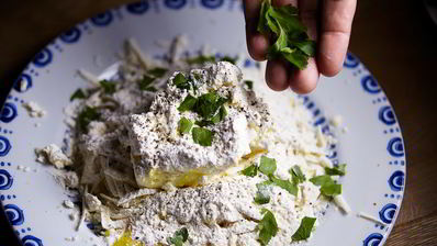 соленые сырники с аджикой