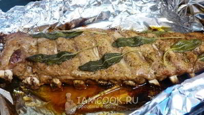 свиные ребрышки с сухой аджикой и шалфеем