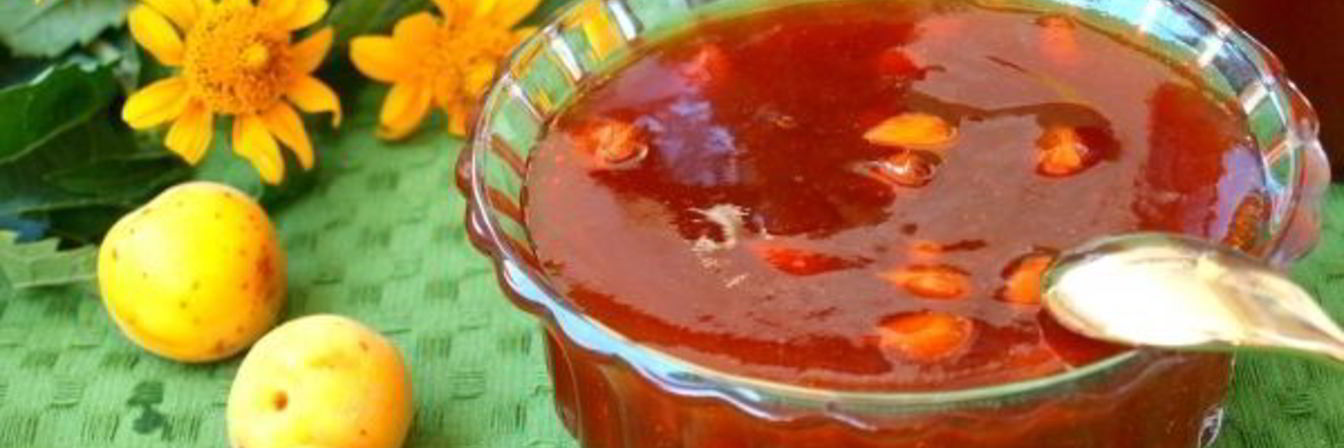 Абрикосовый джем с ядрами