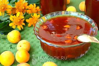 Абрикосовый джем с ядрами