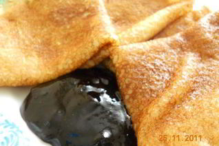 Блинчики Солнечные с черничным джемом