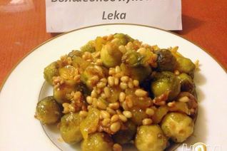 Брюссельская капуста с орешками и джемом
