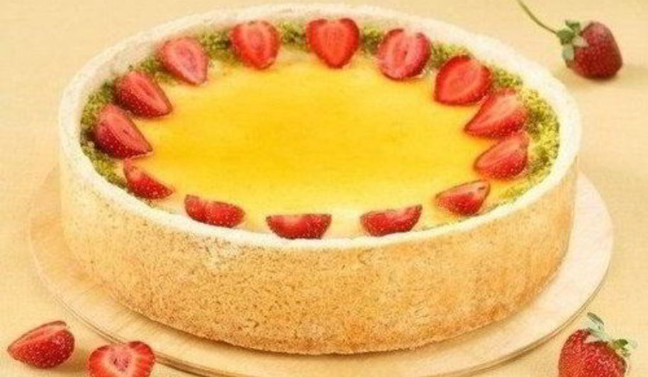 Рецепт чизкейка с абрикосовым джемом, фисташками и клубникой