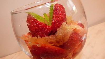 клубника с имбирным джемом