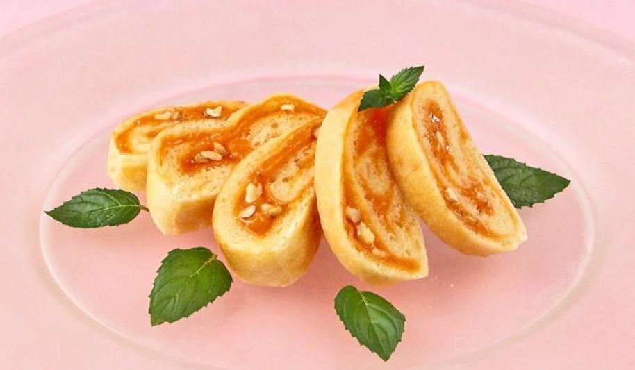 Рецепт рулета с джемом и орехами