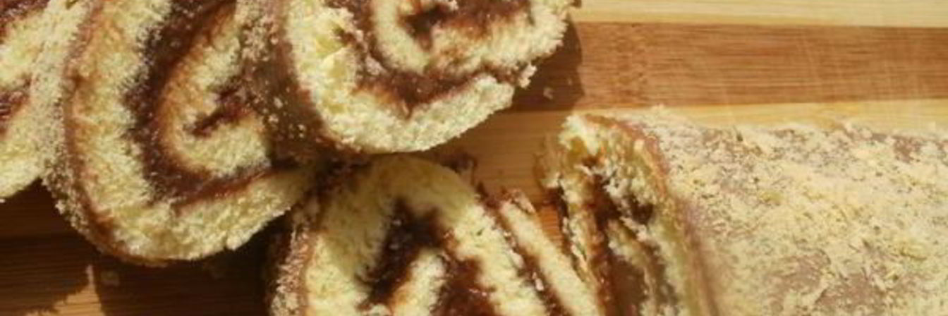 Рулетик с шоколадно-банановым джемом