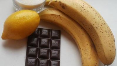 рулетик с шоколадно-банановым джемом