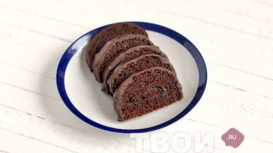 шоколадный рулет с клюквенным джемом и шоколадным ганашем