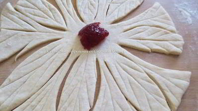 слоеные булочки с малиновым джемом