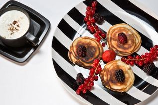 Сметанные пампушки с джемом