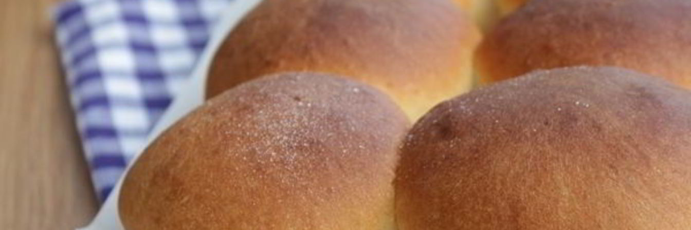 Ванильные сдобные булочки с джемом