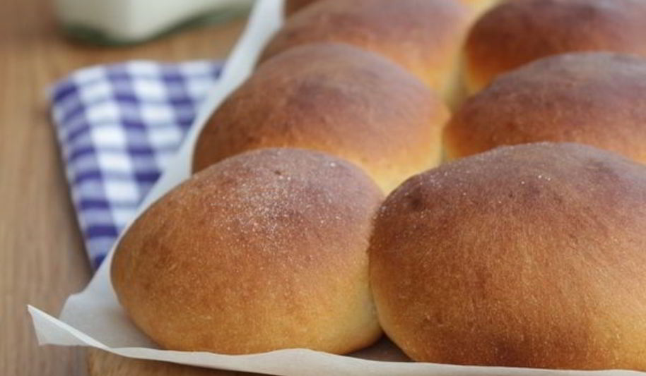 Рецепт ванильных сдобных булочек с джемом