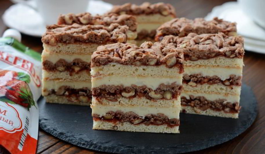 Рецепт вкуснейшего и красивейший торт-пляцок с клубничным джемом