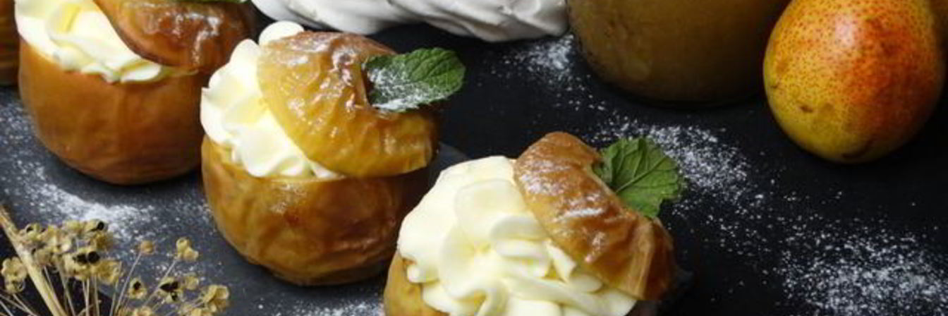 Запеченные яблоки с джемом из пряной груши