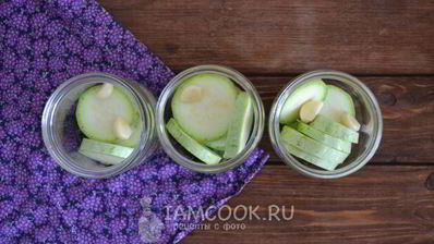 кабачки с кетчупом чили на зиму