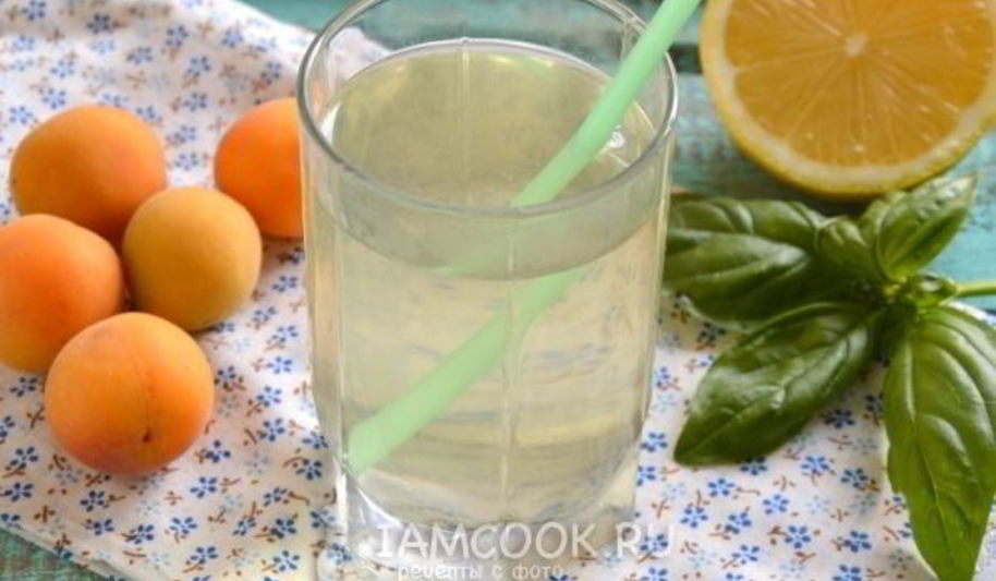 Рецепт абрикосового компота с базиликом и лимоном